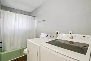 755 E Bellville St, Giddings, TX 78942 - Photo 20