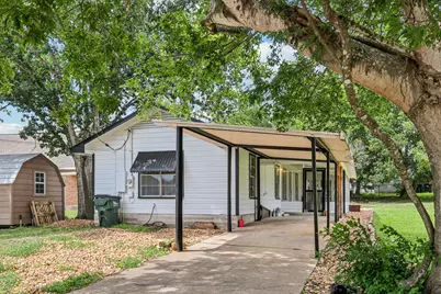 755 E Bellville Street, Giddings, TX 78942 - Photo 6