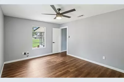 755 E Bellville Street, Giddings, TX 78942 - Photo 18