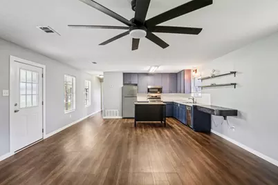 755 E Bellville Street, Giddings, TX 78942 - Photo 10