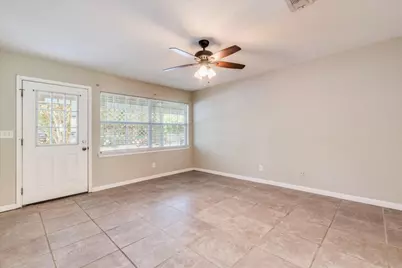 609 Cottonwod Street, Lockhart, TX 78644 - Photo 4