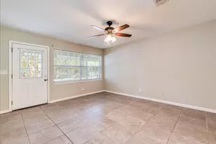 609 Cottonwod St, Lockhart, TX 78644 - Photo 4