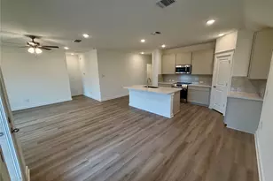 261 Seattle Slew Dr, Jarrell, TX 76537 - Photo 4