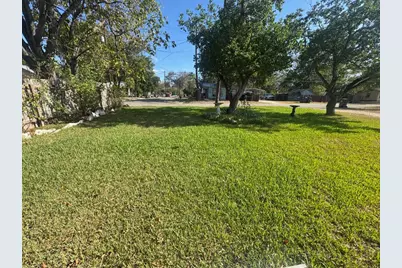 1510 E Fannin Street, Luling, TX 78648 - Photo 4