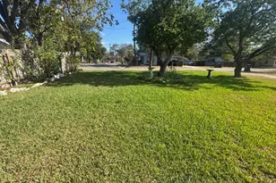 1510 E Fannin St, Luling, TX 78648 - Photo 4