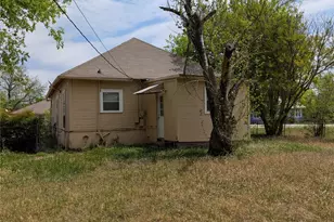 301 Park St, Taylor, TX 76574 - Photo 10