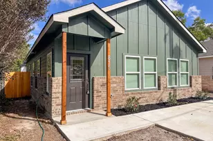 815 5th St, Lockhart, TX 78644 - Photo 1