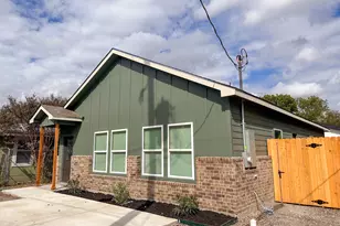 815 5th St, Lockhart, TX 78644 - Photo 2