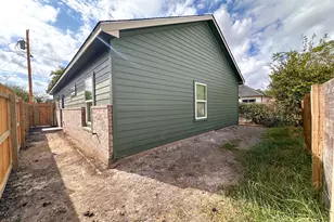 815 5th St, Lockhart, TX 78644 - Photo 22