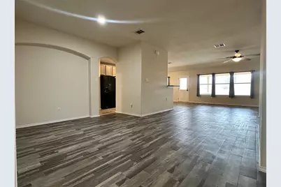 417 Bandara Woods Boulevard, Elgin, TX 78621 - Photo 4