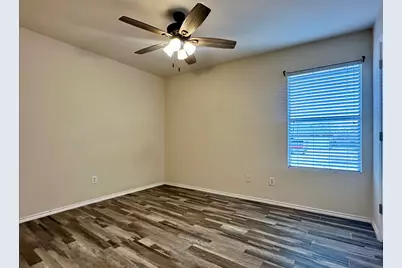 417 Bandara Woods Boulevard, Elgin, TX 78621 - Photo 16