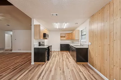 1800 Cedarlawn Street, Taylor, TX 76574 - Photo 4