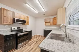 1800 Cedarlawn St, Taylor, TX 76574 - Photo 6