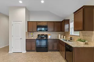 123 Saranac Dr, Elgin, TX 78621 - Photo 8