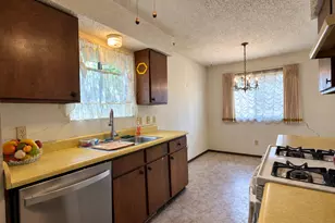 704 Drake Ln, Taylor, TX 76574 - Photo 6