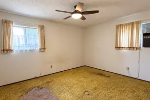 704 Drake Ln, Taylor, TX 76574 - Photo 8