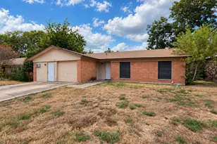 704 Drake Ln, Taylor, TX 76574 - Photo 2