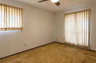 704 Drake Ln, Taylor, TX 76574 - Photo 10