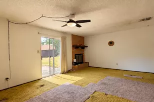 704 Drake Ln, Taylor, TX 76574 - Photo 4