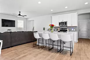 156 Appleberry Ln, Elgin, TX 78621 - Photo 6