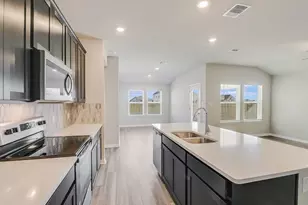 112 Capella Wy, Hutto, TX 78634 - Photo 4