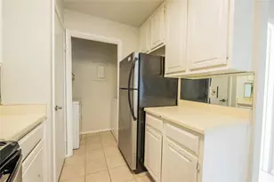 806 W 24th St, Austin, TX 78705 - Photo 6