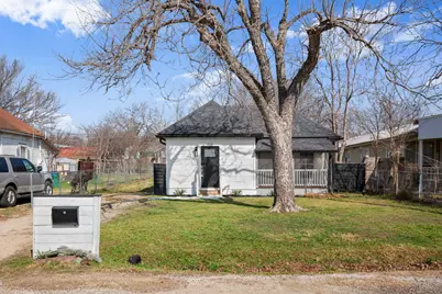 918 W 3rd Street, Taylor, TX 76574 - Photo 2