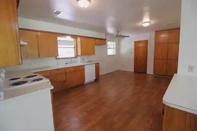 741 W Bell Street, Bartlett, TX 76511 - Photo 4