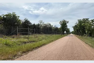 2250 Old Lockhart Road, Plum, TX 78952 - Photo 20