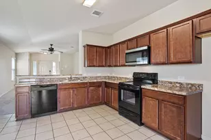 180 Eagle Dr, Luling, TX 78648 - Photo 4