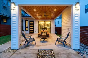 1704 E 13th St, Austin, TX 78702 - Photo 4