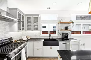1704 E 13th St, Austin, TX 78702 - Photo 16