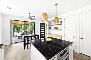 1704 E 13th St, Austin, TX 78702 - Photo 16