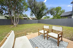 800 Huntingdon Pl, Austin, TX 78745 - Photo 18