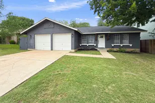 800 Huntingdon Pl, Austin, TX 78745 - Photo 2
