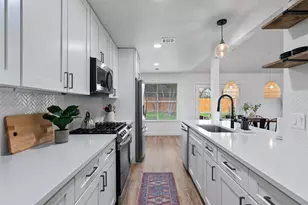 800 Huntingdon Pl, Austin, TX 78745 - Photo 8
