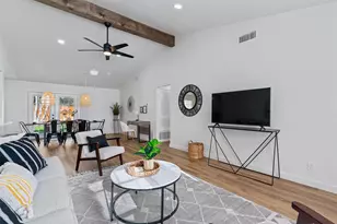 800 Huntingdon Pl, Austin, TX 78745 - Photo 2