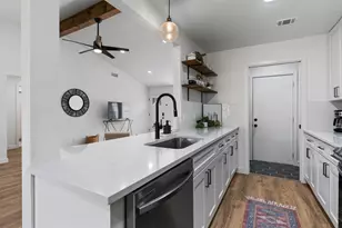 800 Huntingdon Pl, Austin, TX 78745 - Photo 6