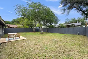 800 Huntingdon Pl, Austin, TX 78745 - Photo 18