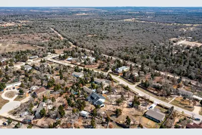 147 SE Jasmine Heights SE, Elgin, TX 78621 - Photo 4