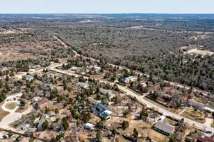 147 SE Jasmine Heights SE, Elgin, TX 78621 - Photo 4