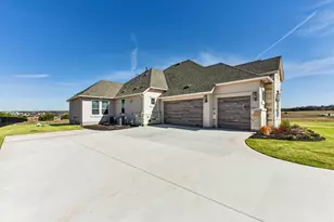 212 Three Rivers Rd, Florence, TX 76527 - Photo 2