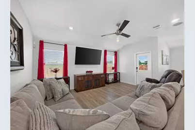 108 Hemp Hill, Jarrell, TX 76537 - Photo 10