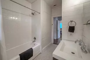 1711 E 7th St, Austin, TX 78702 - Photo 22
