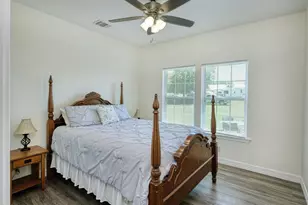 2409 Pecan St, Bastrop, TX 78602 - Photo 6
