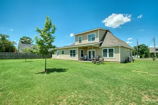 2409 Pecan St, Bastrop, TX 78602 - Photo 4