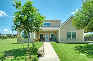 2409 Pecan St, Bastrop, TX 78602 - Photo 2