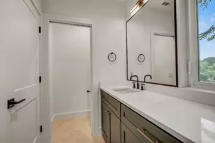 4127 E 12th St, Austin, TX 78721 - Photo 18