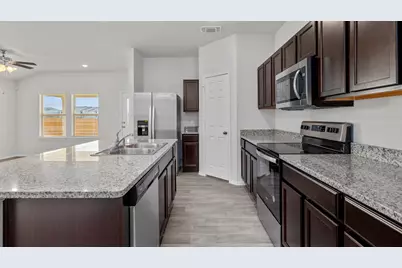 133 McNamara Court, Jarrell, TX 76537 - Photo 4