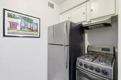2021 Bluebonnet Lane #104, Austin, TX 78704 - Photo 6